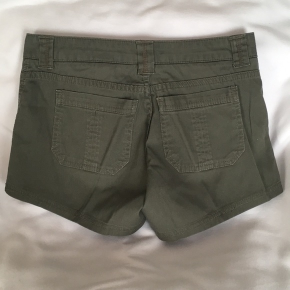 Women’s shorts - Picture 2 of 3